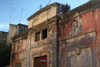 Sannicandro, il secolare "Cinema De Pinto": romantico rudere chiuso da 50 anni